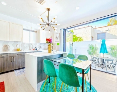 5855 Vineland Avenue - Photo Thumbnail 5