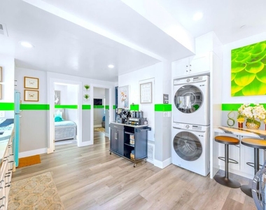 5855 Vineland Avenue - Photo Thumbnail 13