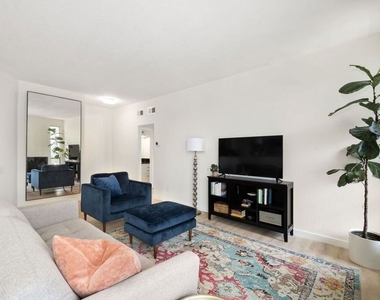 8960 Cynthia Street - Photo Thumbnail 12
