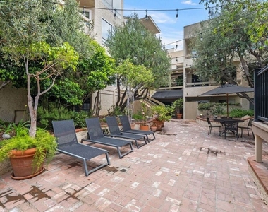 8960 Cynthia Street - Photo Thumbnail 7