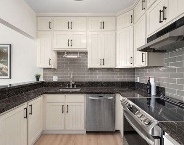 8960 Cynthia Street - Photo Thumbnail 15