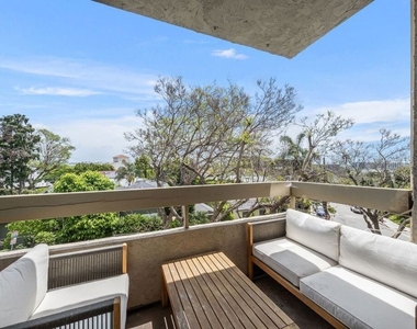 8960 Cynthia Street - Photo Thumbnail 3