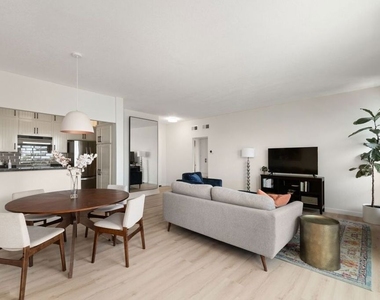 8960 Cynthia Street - Photo Thumbnail 11