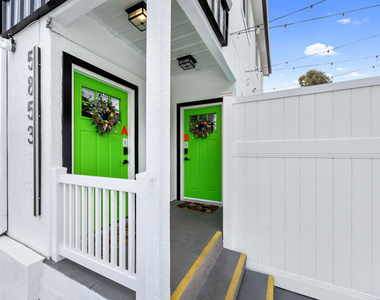 5855 Vineland Avenue - Photo Thumbnail 4