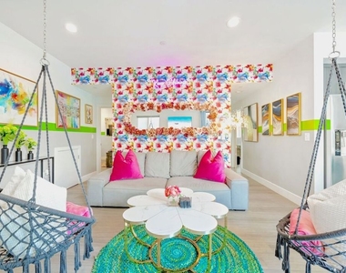 5855 Vineland Avenue - Photo Thumbnail 7