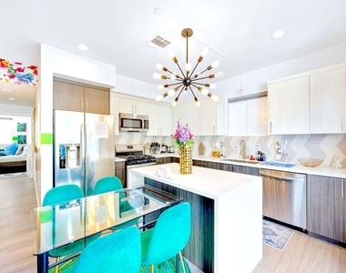 5855 Vineland Avenue - Photo Thumbnail 6
