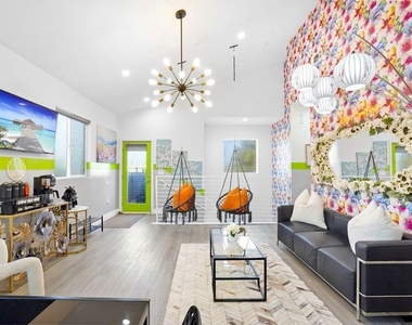 5853 Vineland Avenue - Photo Thumbnail 8