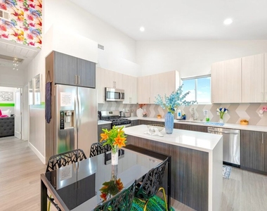5853 Vineland Avenue - Photo Thumbnail 26