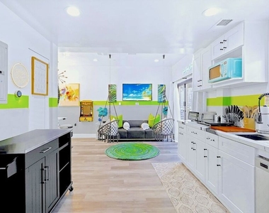 5853 Vineland Avenue - Photo Thumbnail 15