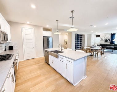 751 Daniel Freeman Circle - Photo Thumbnail 4