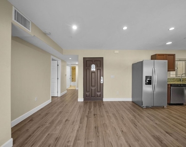 5315 Bellingham Avenue - Photo Thumbnail 3