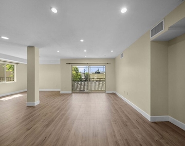 5315 Bellingham Avenue - Photo Thumbnail 2