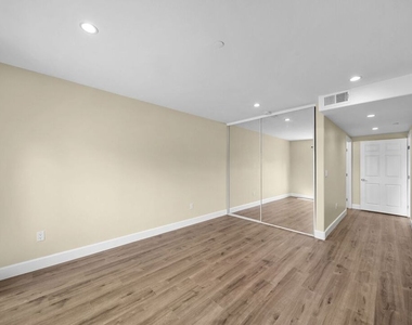 5315 Bellingham Avenue - Photo Thumbnail 21