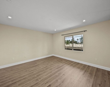 5315 Bellingham Avenue - Photo Thumbnail 15