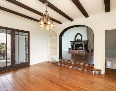 2030 Vine Street - Photo Thumbnail 5