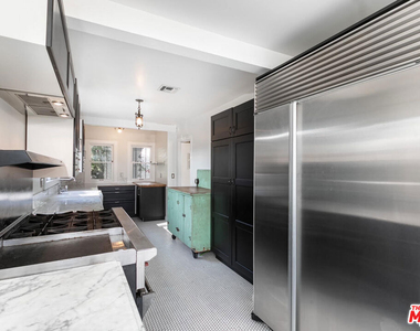 2030 Vine Street - Photo Thumbnail 10