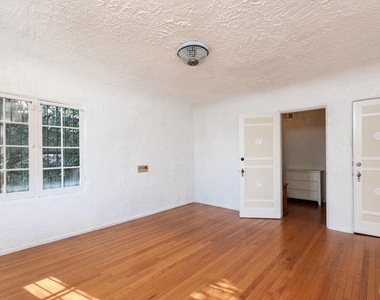 2030 Vine Street - Photo Thumbnail 19