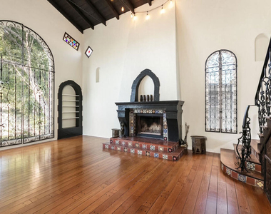 2030 Vine Street - Photo Thumbnail 3