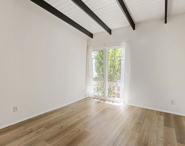 3582 Verdugo Vista Terrace - Photo Thumbnail 27
