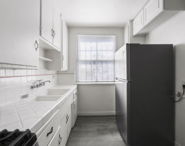 1200 S Citrus Avenue - Photo Thumbnail 14