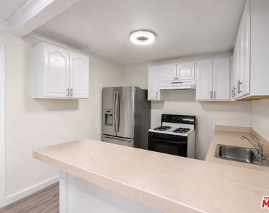 138 N Hamel Drive - Photo Thumbnail 57