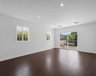 138 N Hamel Drive - Photo Thumbnail 31