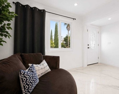 138 N Hamel Drive - Photo Thumbnail 4