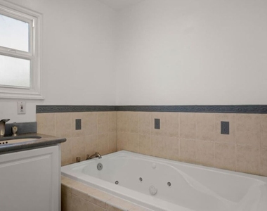 138 N Hamel Drive - Photo Thumbnail 42