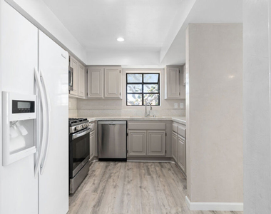 1250 Amherst Avenue - Photo Thumbnail 10
