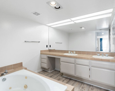 1250 Amherst Avenue - Photo Thumbnail 18