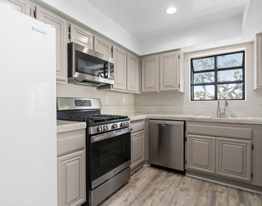 1250 Amherst Avenue - Photo Thumbnail 11