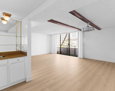 10535 Wilshire Boulevard - Photo Thumbnail 5