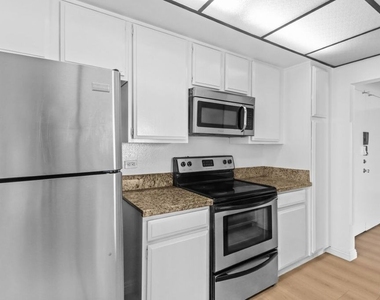 10535 Wilshire Boulevard - Photo Thumbnail 3
