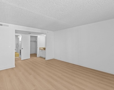 10535 Wilshire Boulevard - Photo Thumbnail 32