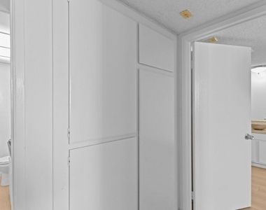 10535 Wilshire Boulevard - Photo Thumbnail 29