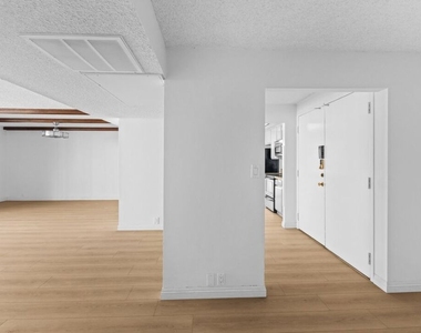 10535 Wilshire Boulevard - Photo Thumbnail 17