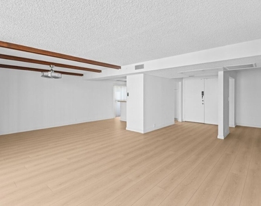 10535 Wilshire Boulevard - Photo Thumbnail 11
