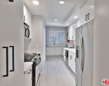 8455 Fountain Avenue - Photo Thumbnail 5