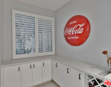 8455 Fountain Avenue - Photo Thumbnail 6
