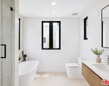 912 N Harper Avenue - Photo Thumbnail 3