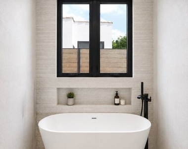 912 N Harper Avenue - Photo Thumbnail 4
