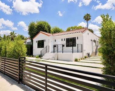 912 N Harper Avenue - Photo Thumbnail 9