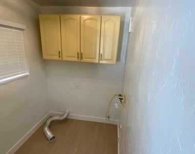 520 Glover Ave - Photo Thumbnail 6