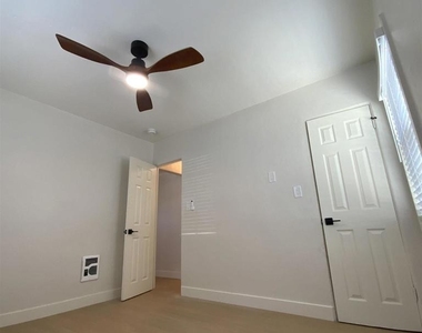 520 Glover Ave - Photo Thumbnail 13