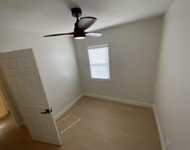 520 Glover Ave - Photo Thumbnail 16