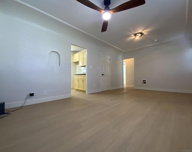 520 Glover Ave - Photo Thumbnail 4