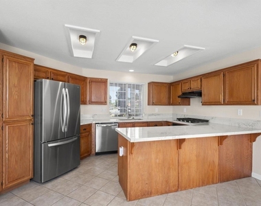 724 Cardona Ave - Photo Thumbnail 7