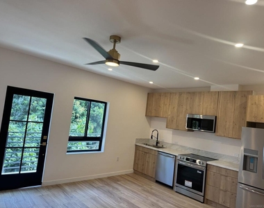 2525 Beryl St - Photo Thumbnail 9