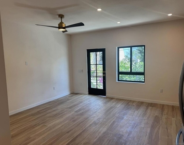 2525 Beryl St - Photo Thumbnail 12