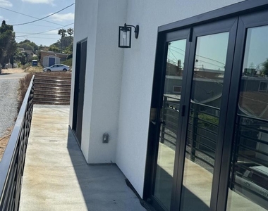 2527 Beryl St - Photo Thumbnail 19